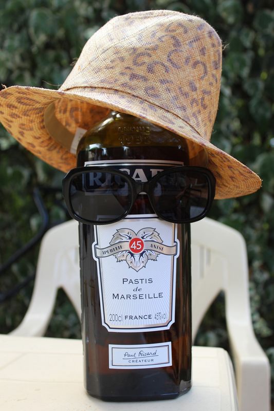 Alkoholick npoj Pastis znaky Ricard. Autor: Caroline Marcaire, zdroj: Pixabay