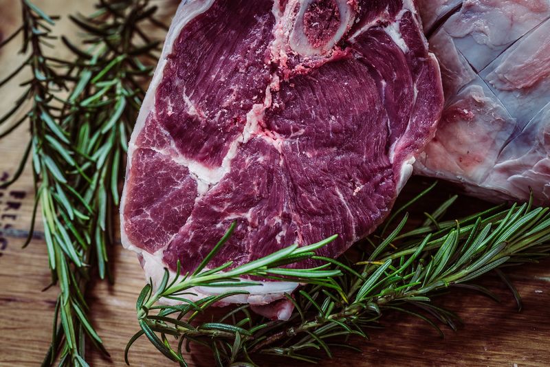 Biftek neboli hovězí steak. Autor: Free-Photos, zdroj: Pixabay