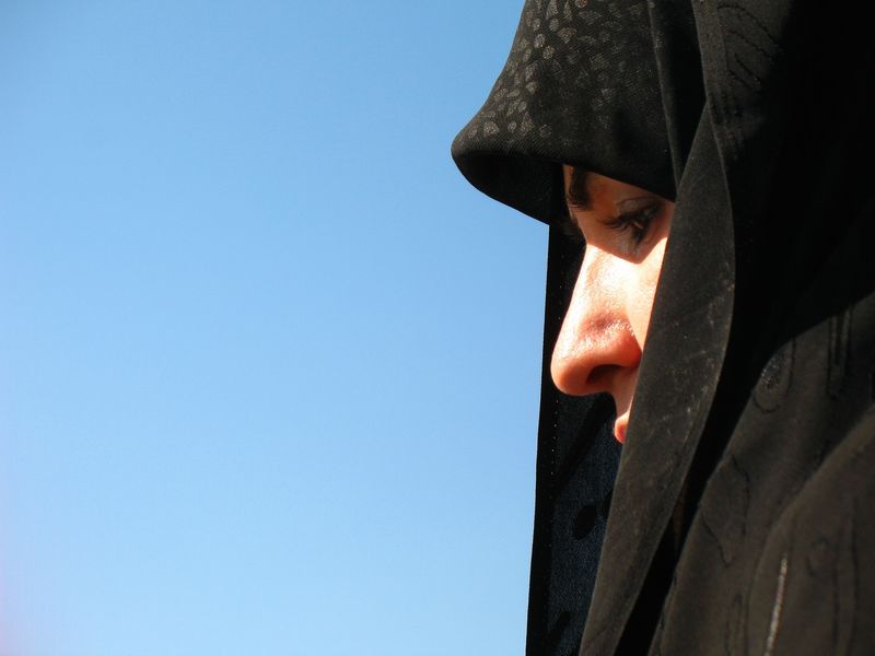 Muslimská žena oblečená do čádoru. Autor: Ebrahim Amiri, zdroj: Pixabay