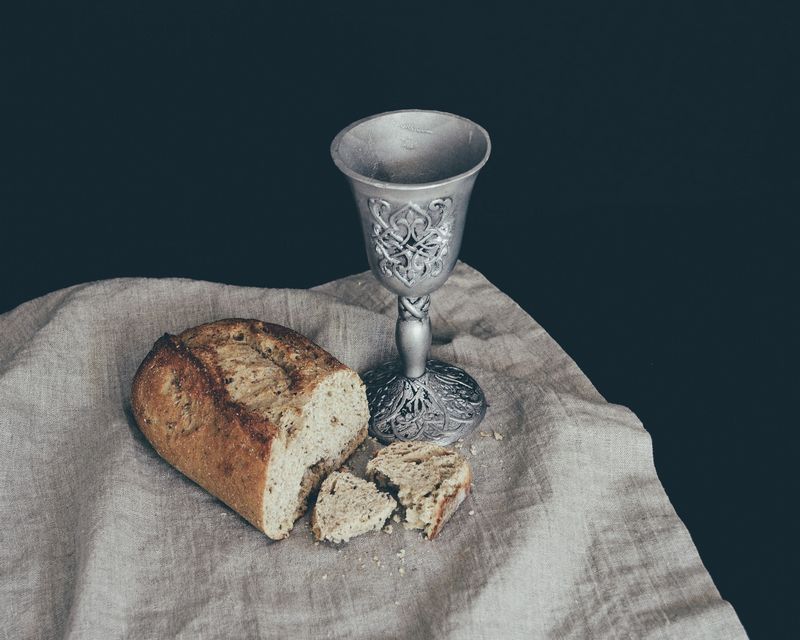 Chléb a víno jsou symbolem eucharistie. Autor: hudsoncrafted, zdroj: Pixabay