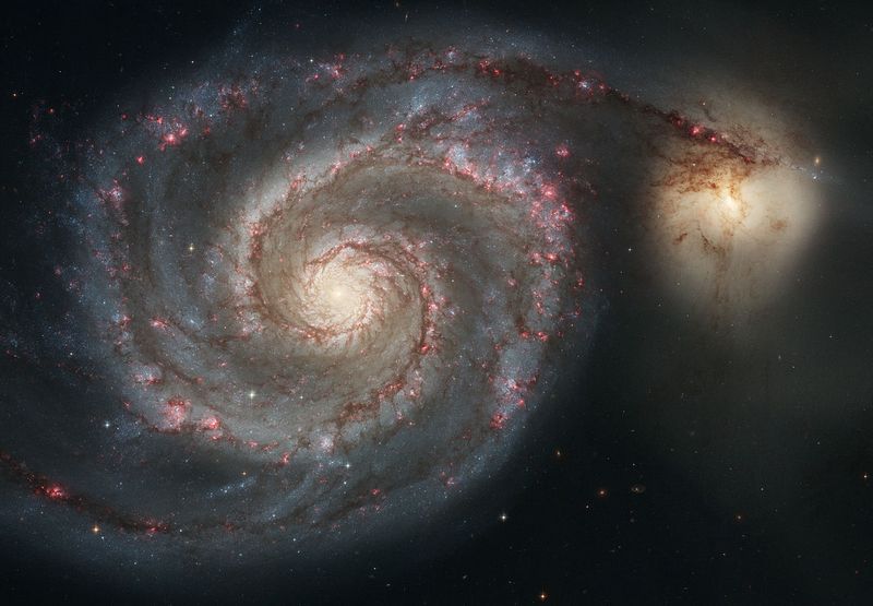 Vrov galaxie NGC 5194 neboli Messier 51. Autor: NASA a European Space Agency, licence: Public domain, zdroj: Wikimedia commons