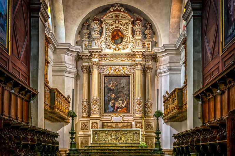 Oltář v katolické katedrále. Autor: Peter H, zdroj: Pixabay