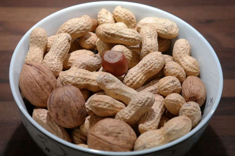 Buráčky, burské oříšky, arašídy jsou semena podzemnice olejné. Autor: Hans Braxmeier, zdroj: Pixabay