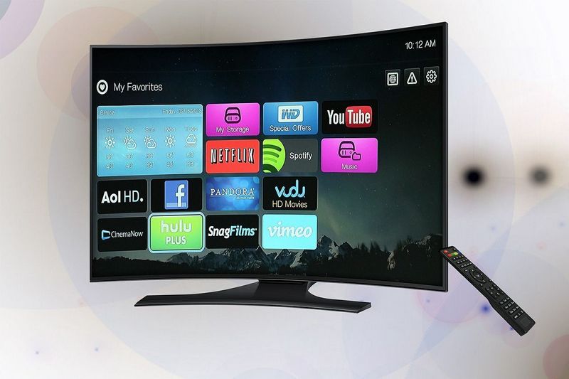 Smart TV s operačním systémem Android umožňuje přehrávat videa z YouTube, Facebooku apod. Autor: ADMC, zdroj: Pixabay
