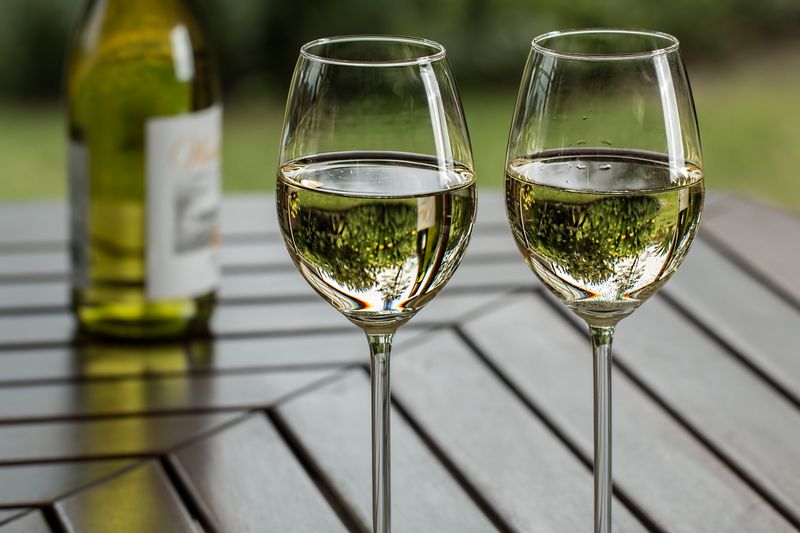 Tiché víno není ani šumivé, ani perlivé, za to je však daňově uznatelné. Autor: Steve Buissinne, zdroj: Pixabay