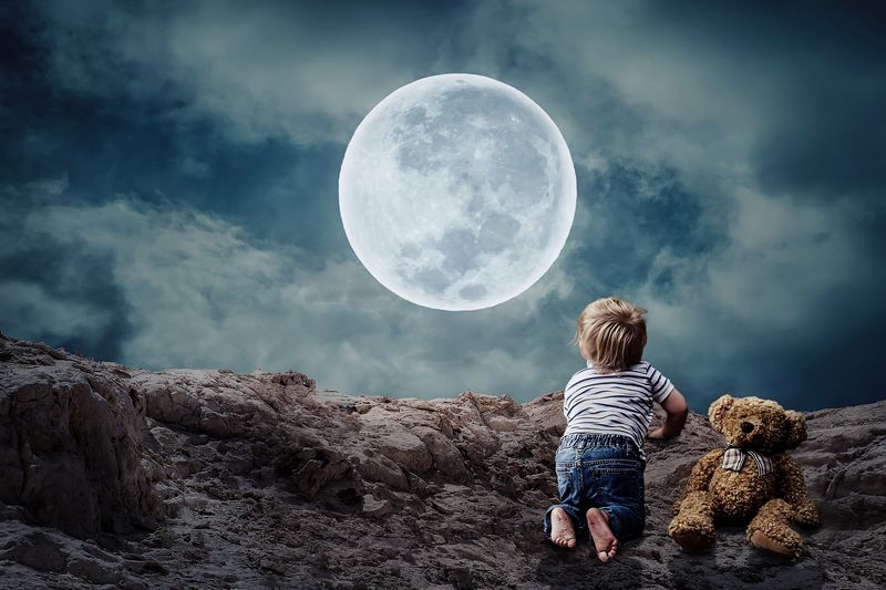 Měsíc v úplňku. Ilustrační fotografie. Autor: Myriam Zilles, zdroj: Pixabay