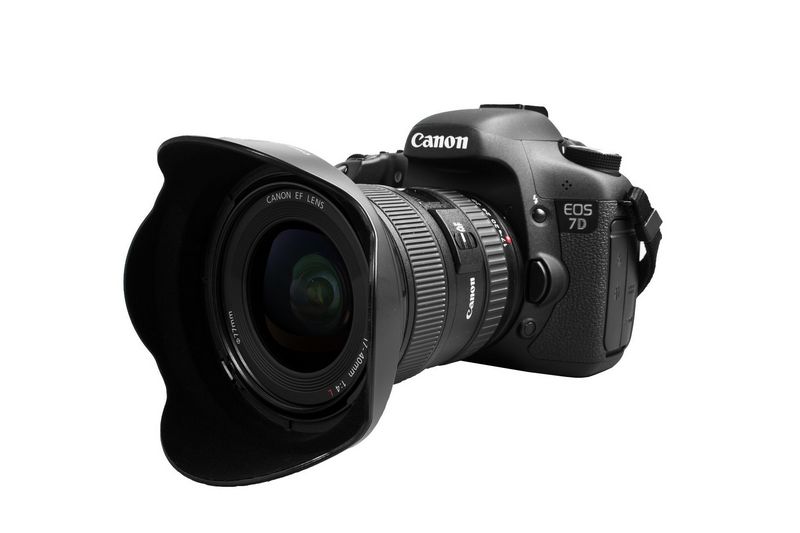 Digitální zrcadlovka Canon EOS 7D. Autor: TensArt, zdroj: Pixabay